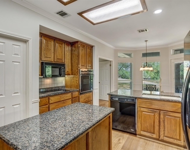 410 Rolling Green Dr - Photo Thumbnail 14