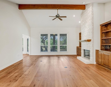 410 Rolling Green Dr - Photo Thumbnail 3
