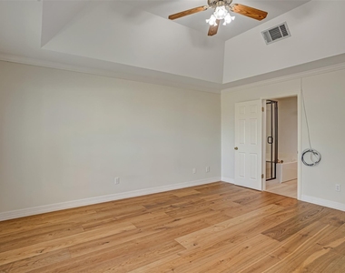 410 Rolling Green Dr - Photo Thumbnail 21