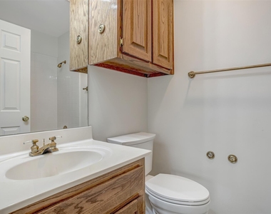 410 Rolling Green Dr - Photo Thumbnail 34