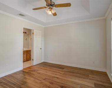 410 Rolling Green Dr - Photo Thumbnail 28