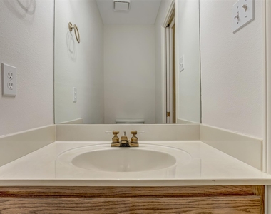 410 Rolling Green Dr - Photo Thumbnail 26