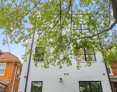 1109 Nw Fern Street Nw - Photo Thumbnail 2