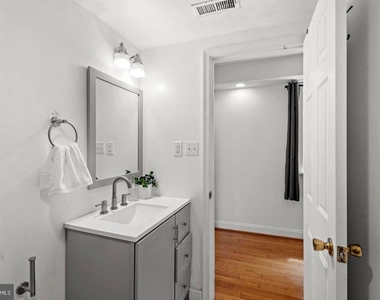 1125 12th Street Nw - Photo Thumbnail 17