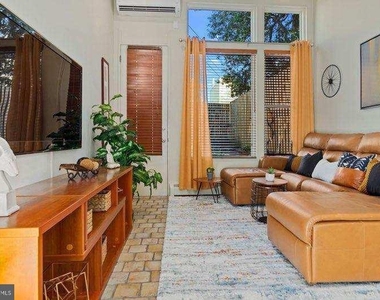 2415 I Street Nw - Photo Thumbnail 5