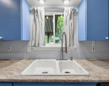 8010 Camden Dr - Photo Thumbnail 11