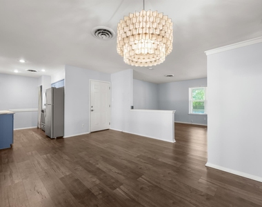 8010 Camden Dr - Photo Thumbnail 5