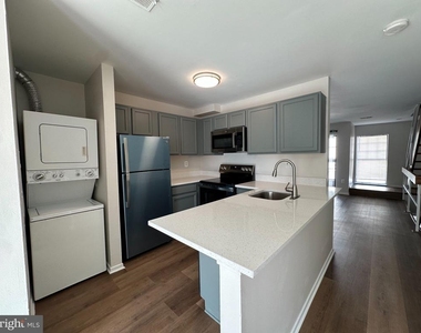 1818 Bryant Street Ne - Photo Thumbnail 4