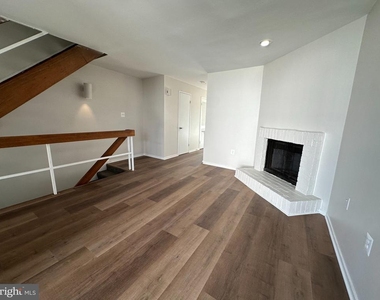 1818 Bryant Street Ne - Photo Thumbnail 3