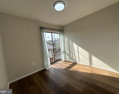 1818 Bryant Street Ne - Photo Thumbnail 8