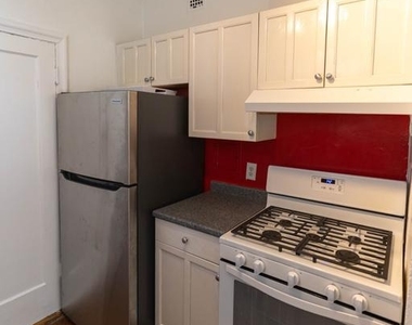 2032 Belmont Road Nw - Photo Thumbnail 4