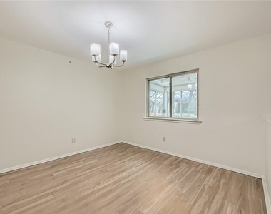9111 Marsh Dr - Photo Thumbnail 10