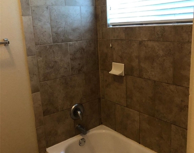 504 W North Loop Blvd - Photo Thumbnail 17