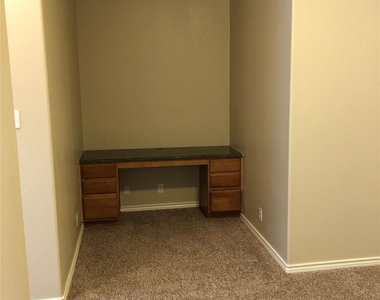 504 W North Loop Blvd - Photo Thumbnail 15