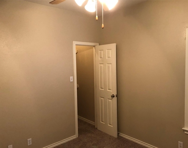 504 W North Loop Blvd - Photo Thumbnail 22