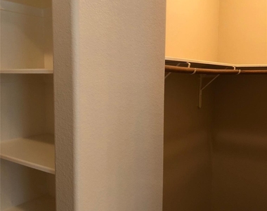 504 W North Loop Blvd - Photo Thumbnail 30