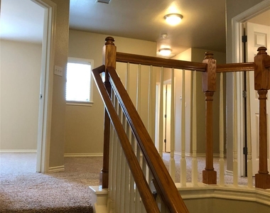 504 W North Loop Blvd - Photo Thumbnail 13