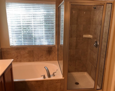 504 W North Loop Blvd - Photo Thumbnail 28