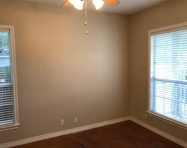 504 W North Loop Blvd - Photo Thumbnail 10