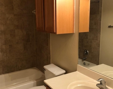 504 W North Loop Blvd - Photo Thumbnail 19