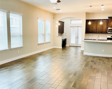 542 Bonnet Blvd - Photo Thumbnail 3