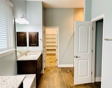 542 Bonnet Blvd - Photo Thumbnail 12