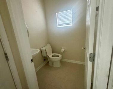 4225 Crownwood Drive - Photo Thumbnail 8