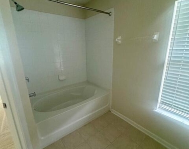 4225 Crownwood Drive - Photo Thumbnail 9