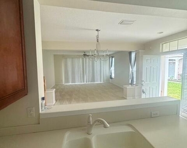 4225 Crownwood Drive - Photo Thumbnail 6