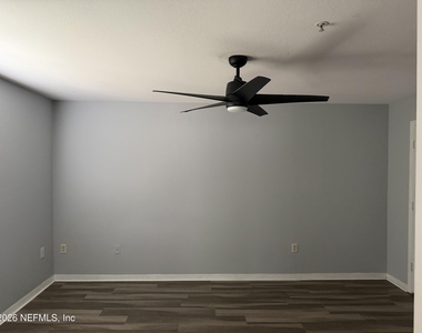 7800 Point Meadows Drive - Photo Thumbnail 10