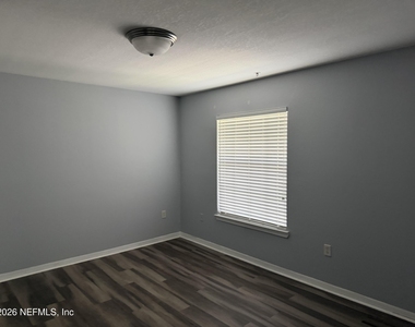 7800 Point Meadows Drive - Photo Thumbnail 11