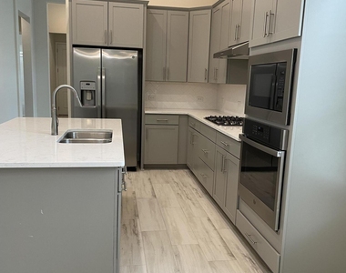 320 Vista Lake Circle - Photo Thumbnail 5