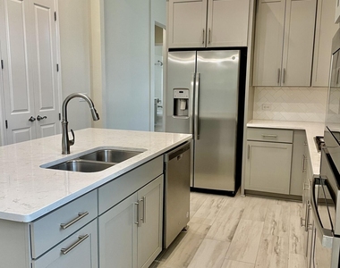 320 Vista Lake Circle - Photo Thumbnail 3