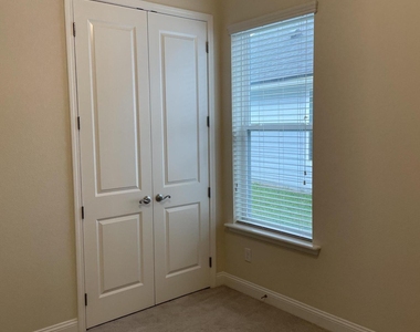 320 Vista Lake Circle - Photo Thumbnail 18