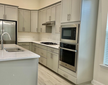 320 Vista Lake Circle - Photo Thumbnail 4