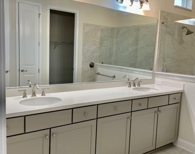 320 Vista Lake Circle - Photo Thumbnail 11