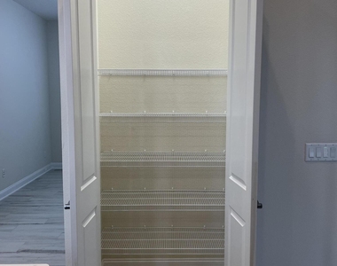 320 Vista Lake Circle - Photo Thumbnail 7