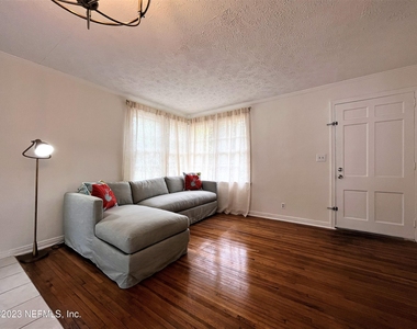 4233 Colonial Avenue - Photo Thumbnail 14