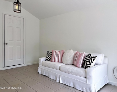 4233 Colonial Avenue - Photo Thumbnail 10