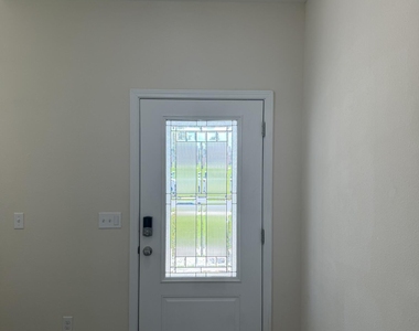 742 Northside Drive S - Photo Thumbnail 4
