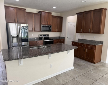 742 Northside Drive S - Photo Thumbnail 8