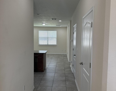 742 Northside Drive S - Photo Thumbnail 5