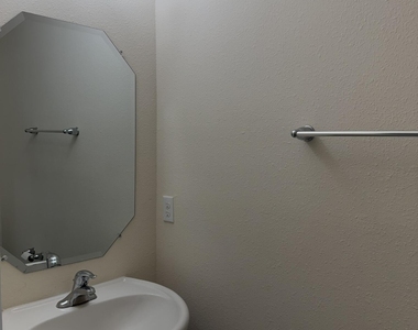 742 Northside Drive S - Photo Thumbnail 6