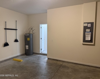 742 Northside Drive S - Photo Thumbnail 17