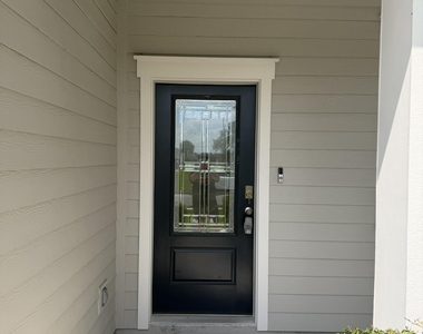 742 Northside Drive S - Photo Thumbnail 3