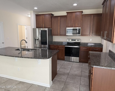 742 Northside Drive S - Photo Thumbnail 9
