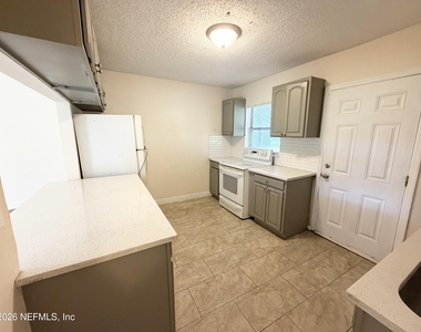 2052 Navaho Avenue - Photo Thumbnail 3