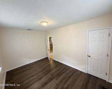 2052 Navaho Avenue - Photo Thumbnail 7