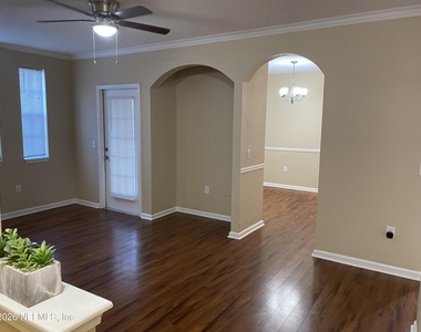 10075 Gate Parkway Ne - Photo Thumbnail 15