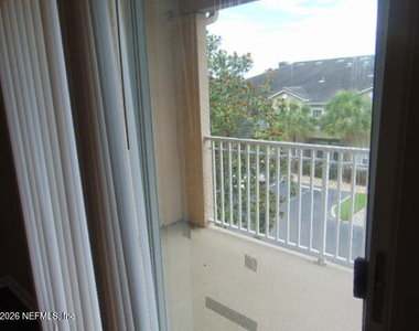 10075 Gate Parkway Ne - Photo Thumbnail 10